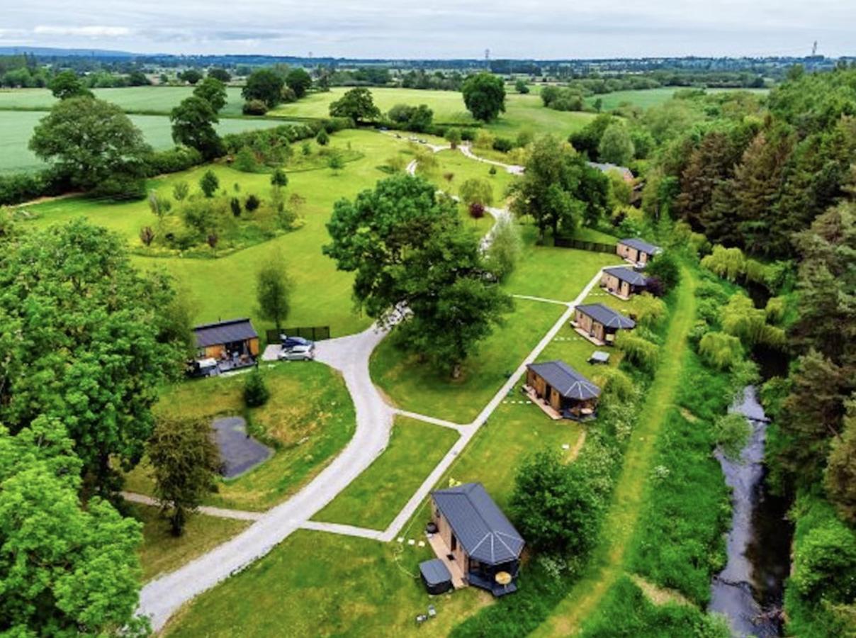 Riverside Cabins Шрусбери Экстерьер фото